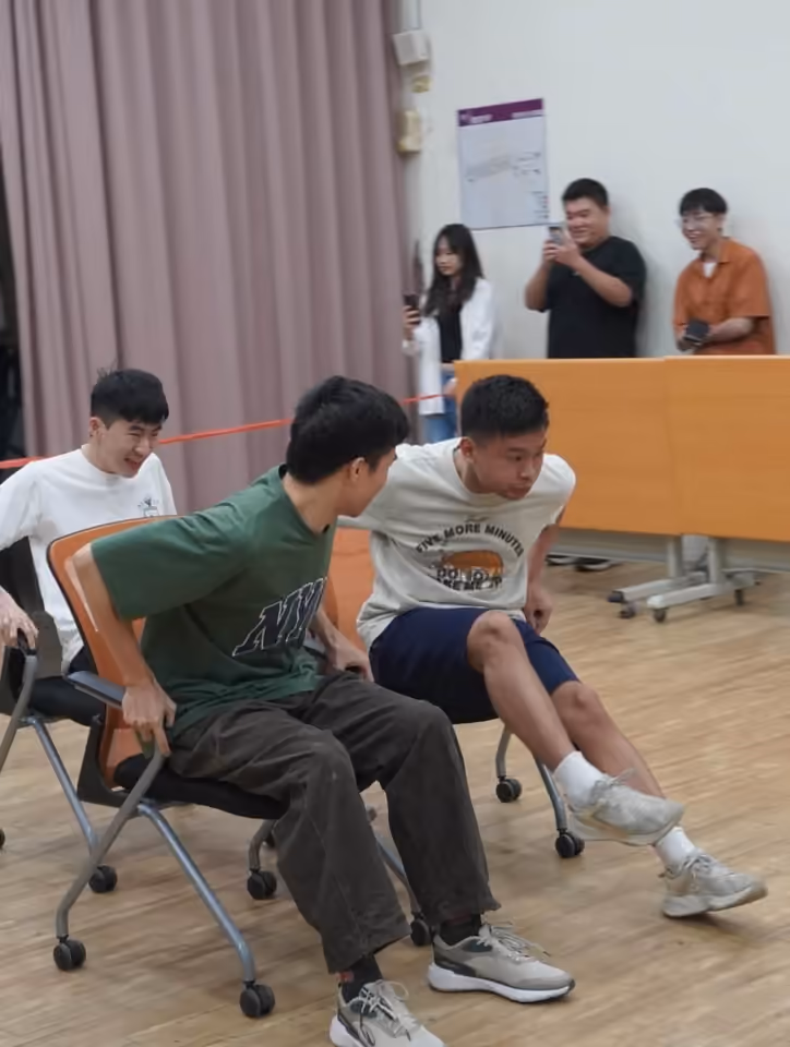 辦公椅錦標賽現場選手合影